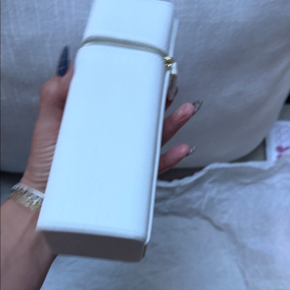 Dior White Luxury Holder - Picture 3 of 6
